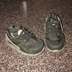 Toddler air huarache dark stucco size 6c